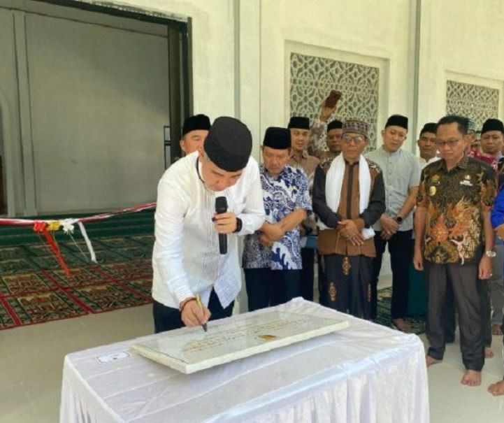 Bupati Dendi Ramadhona Resmikan Masjid Al-Muttaqin Pemkab Pesawaran 