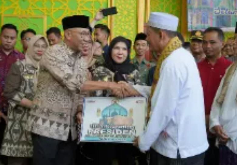 Gubernur Lampung Serahkan Bantuan Sapi Kurban dari Presiden RI