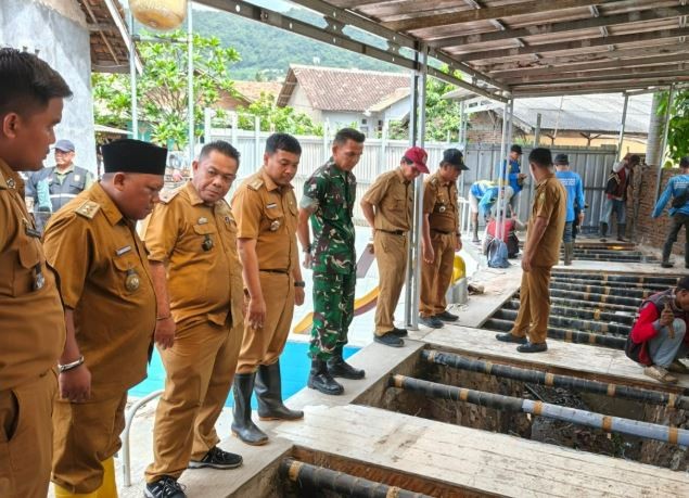Pemkot Bandar Lampung Tindak Tegas 10 Bangunan Semipermanen di Atas Sungai