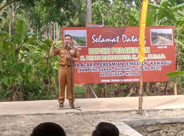  Dendi Ramadhona Resmikan Jembatan perbatasan Desa Kebagusan dan Desa Wiyono