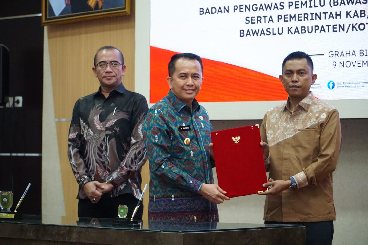 Pemerintah Provinsi, Kabupaten dan Kota Se-Sumsel Serentak Tandatangani NPHD Dana Pilkada