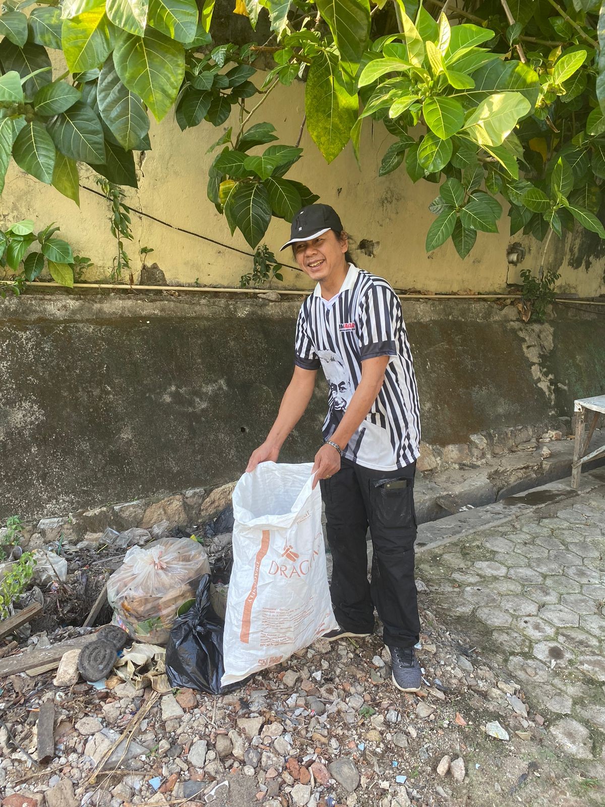 Forum Silaturahmi Relawan Ganjar-Mahfud Bandarlampung Baksos Bersih Lingkungan