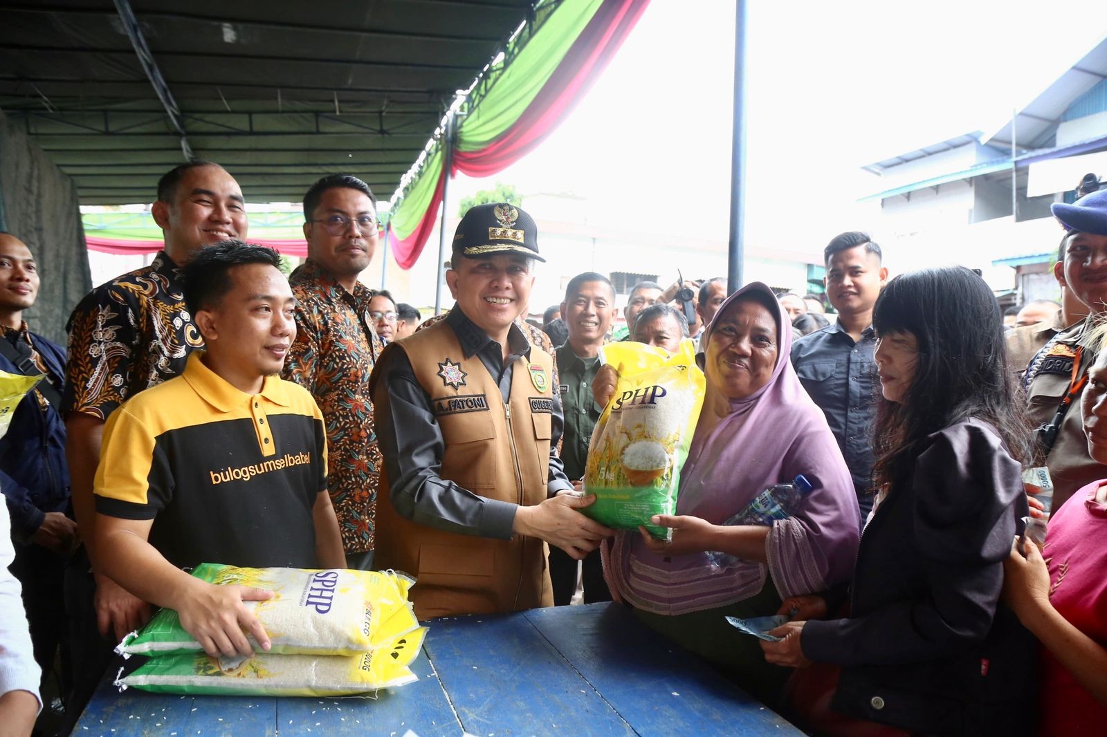 Pastikan Stok dan Harga Bahan Pokok, Pj Gubernur Sumsel Agus Fatoni Lakukan Sidak Pasar