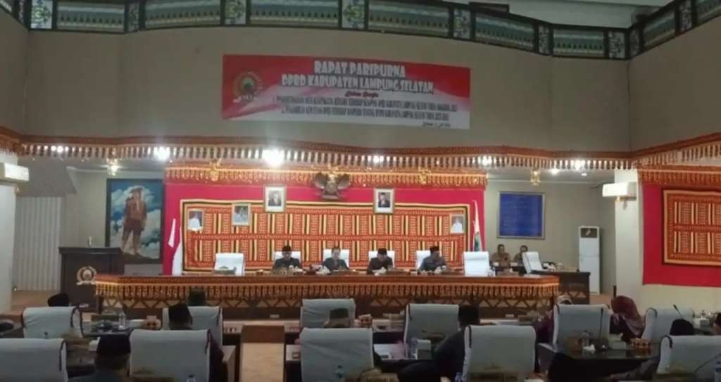 Bersinergi Membangun Negeri, Sekda Thamrin Hadiri Rapat Paripurna DPRD Kabupaten Lamsel