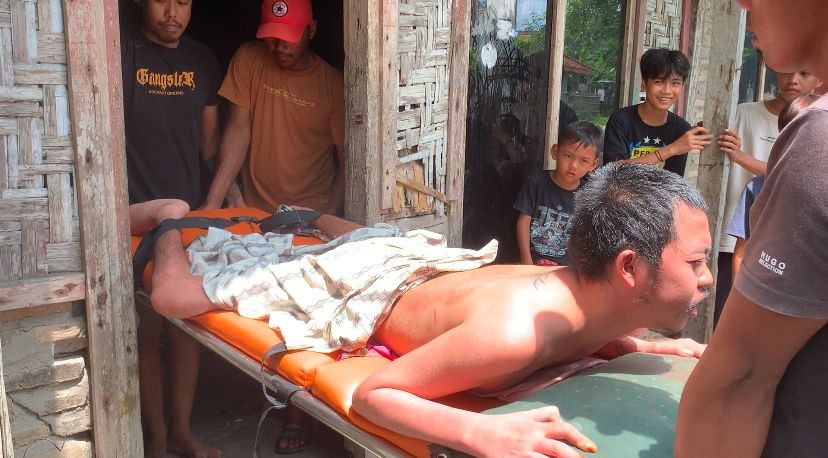 Relawan Egi Peduli Bantu Warga Desa Ketapang Alami Patah Tulang