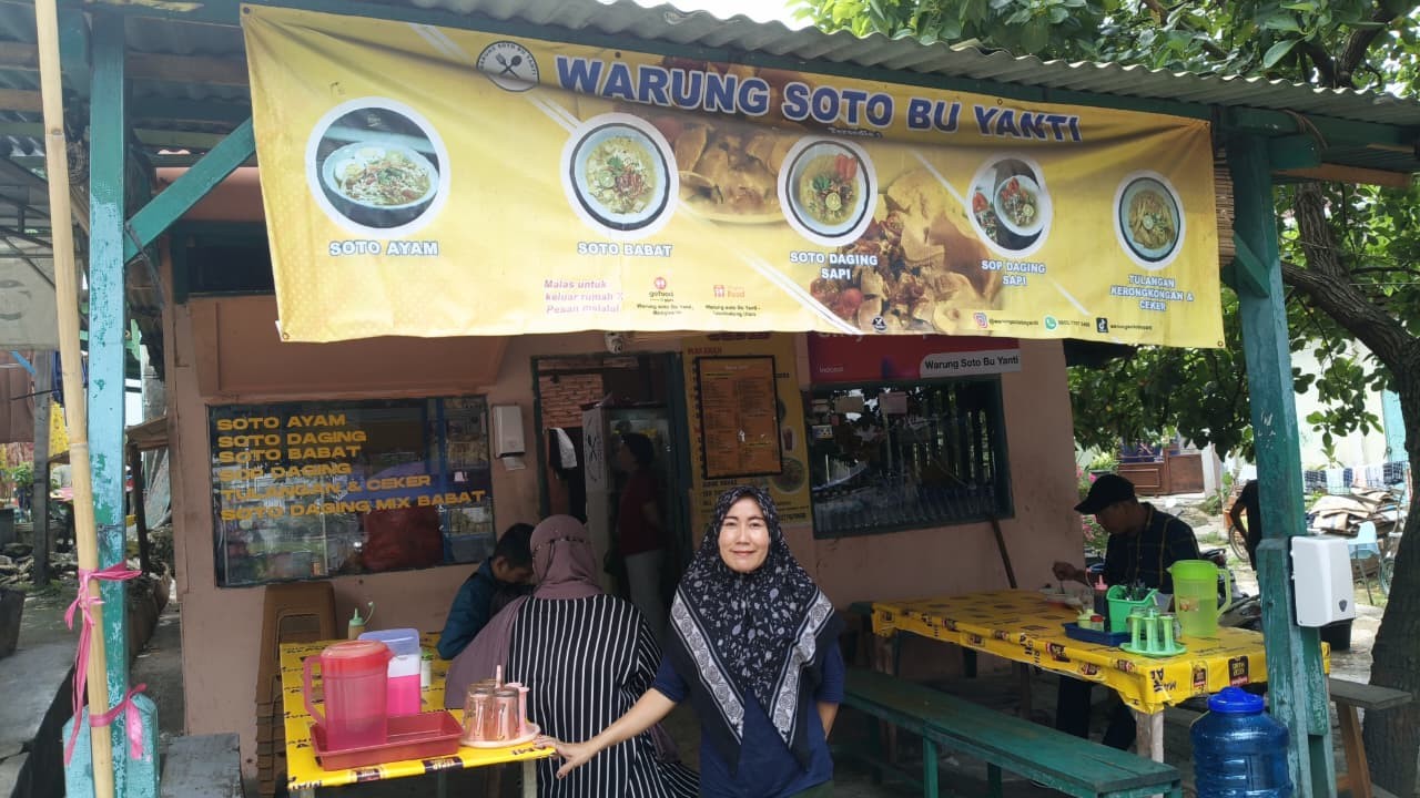 Pedagang Kecil Berharap Agar Demo Damai Tidak Anarkis Dan Pemerintah Dengarkan Suara Rakyat