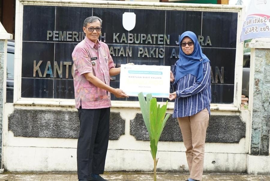 Holding Perkebunan Nusantara Dukung Ketahanan Pangan, PTPN I Regional 3 Salurkan Bibit Kelapa di Jep