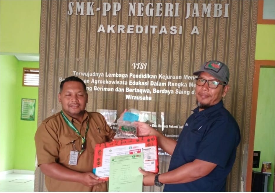 PTPN IV PalmCo Dukung Pemerataan Pendidikan Melalui Bantuan Perlengkapan Di Jambi