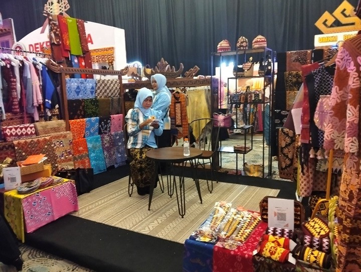 PTPN IV Regional VII Dukung UMKM Karya Daerah Lampung di Ajang Pameran Kerajinan Karya Jemari 2025