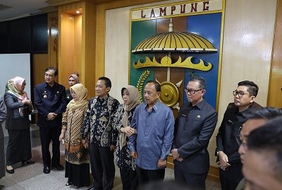 Sekdaprov Fahrizal Lepas Kusnardi dan Ria Andari Memasuki Masa Purna