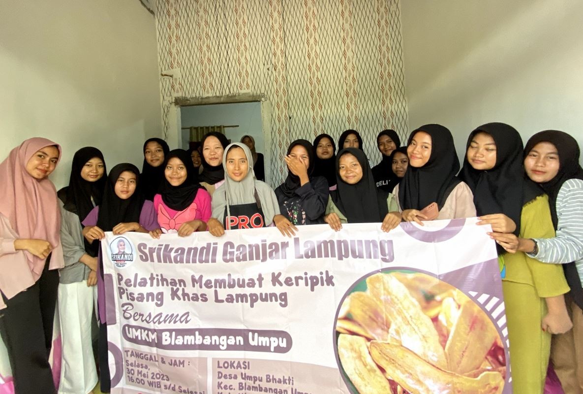 Srikandi Ganjar Lampung Gelar Pelatihan Pembuatan Keripik Pisang kepada Perempuan Milenial 