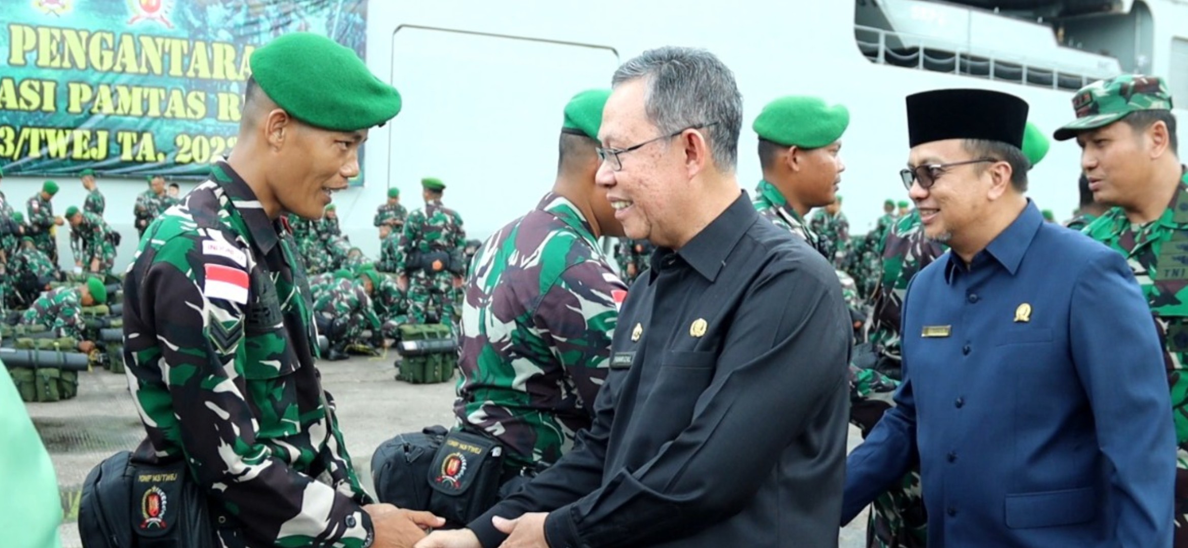 Sekdaprov Fahrizal Darminto, Hadiri Upacara Pengantaran Satgas Operasi Pamtas RI-PNG Yonif 143/TWEJ 