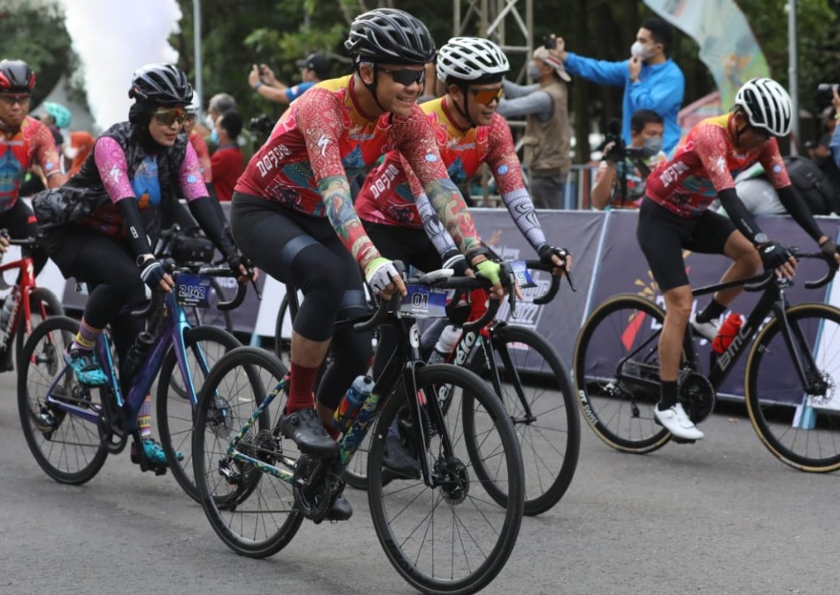 Bikin Haru, Penyandang Disabilitas Mendadak Melompat Memeluk Ganjar