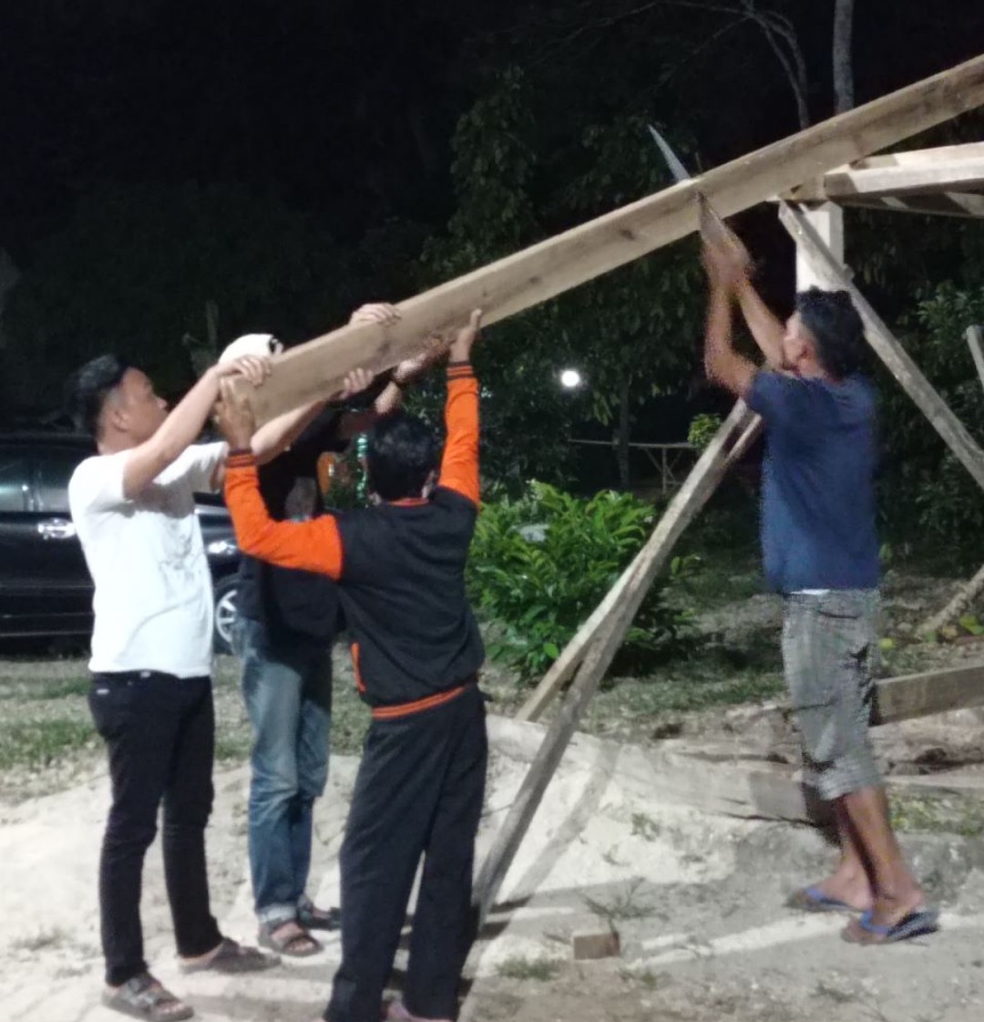 Ganjar Milenial Lampung Bangun Gardu Rakyat Untuk Jaga Kebersihan Lingkungan