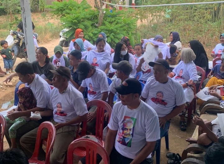 Perkuat Ketahanan Pangan, Orang Muda Ganjar Bagi-Bagi Bibit Alpukat Kepada Warga Kopel