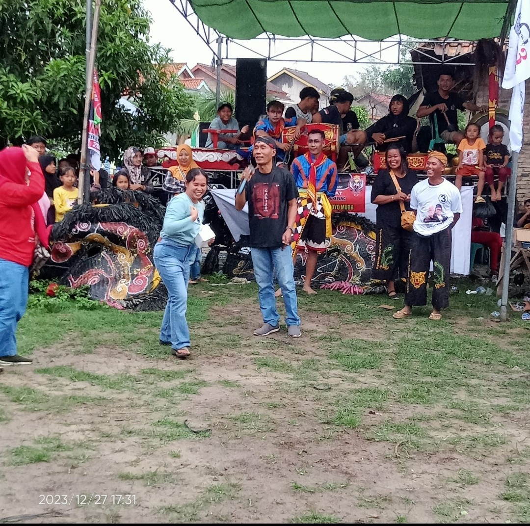 Kolaborasi TPD dan Relawan Ganjar - Mahfud Lampung Gelar Acara Kuda Lumping Di Desa Kali Sari