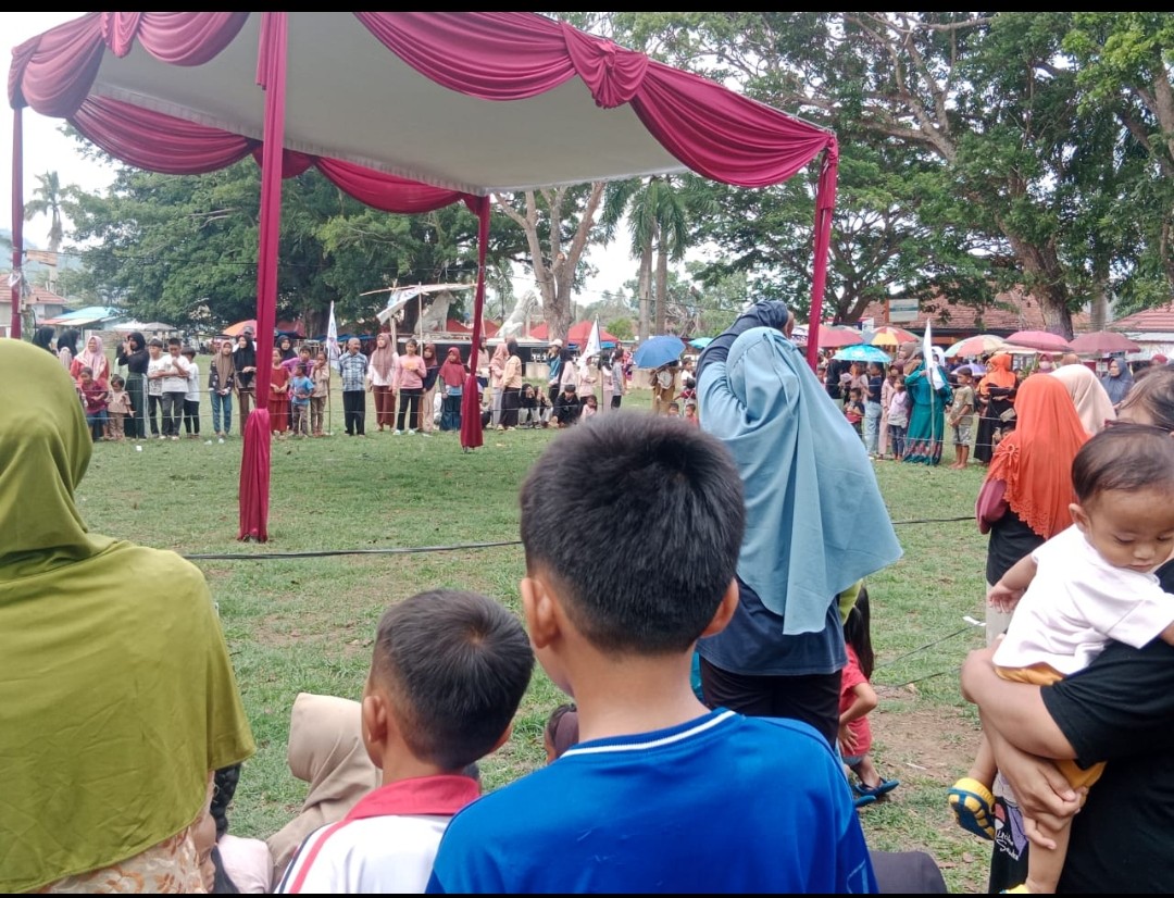 Warga Desa Hanura Tonton Pertunjukan Kuda Lumping Yang di Gelar Relawan Ganjar – Mahfud