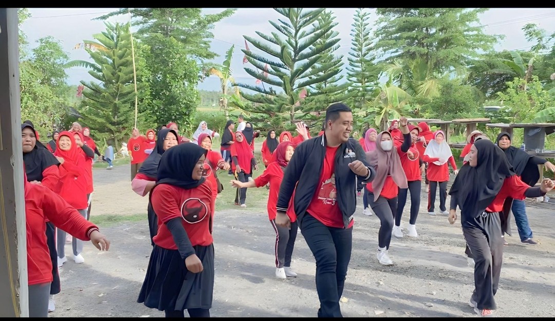 TPD dan Relawan Ganjar Mahfud Lampung Gelar Senam Sehat Bersama Ibu-Ibu di Wai Lubuk