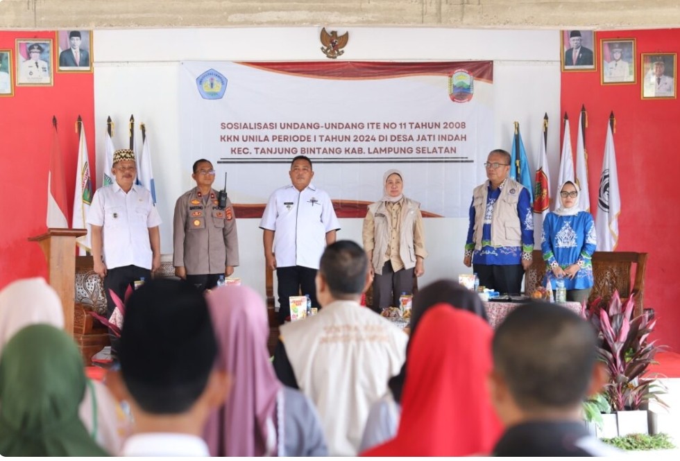 Mahasiswa KKN Unila, Sosialisasi UU ITE Di Desa Jati Indah