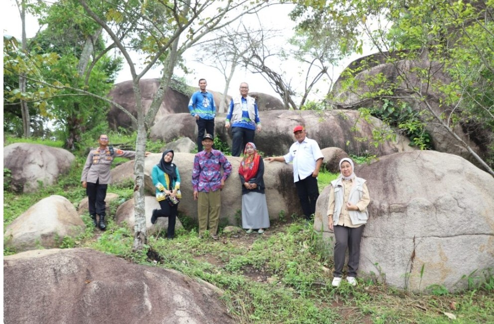 Rektor Unila Kunjungi Gunung Batu, Dorong Pengembangan Wisata Serta Pemberdayaan Masyarakat