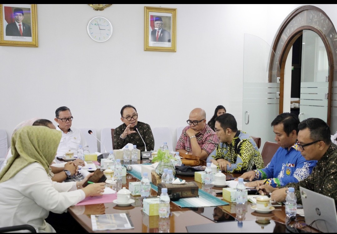 Sekdaprov Fahrizal Pimpin Rapat Persiapan Pemberian Penghargaan Paritrana Award 2023