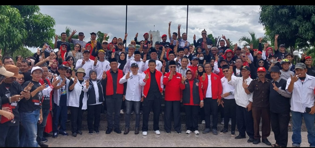 Hari Terkahir Kampanye TPD dan Relawan Ganjar-Mahfud Lampung Ziarah Pahlawan Nasional