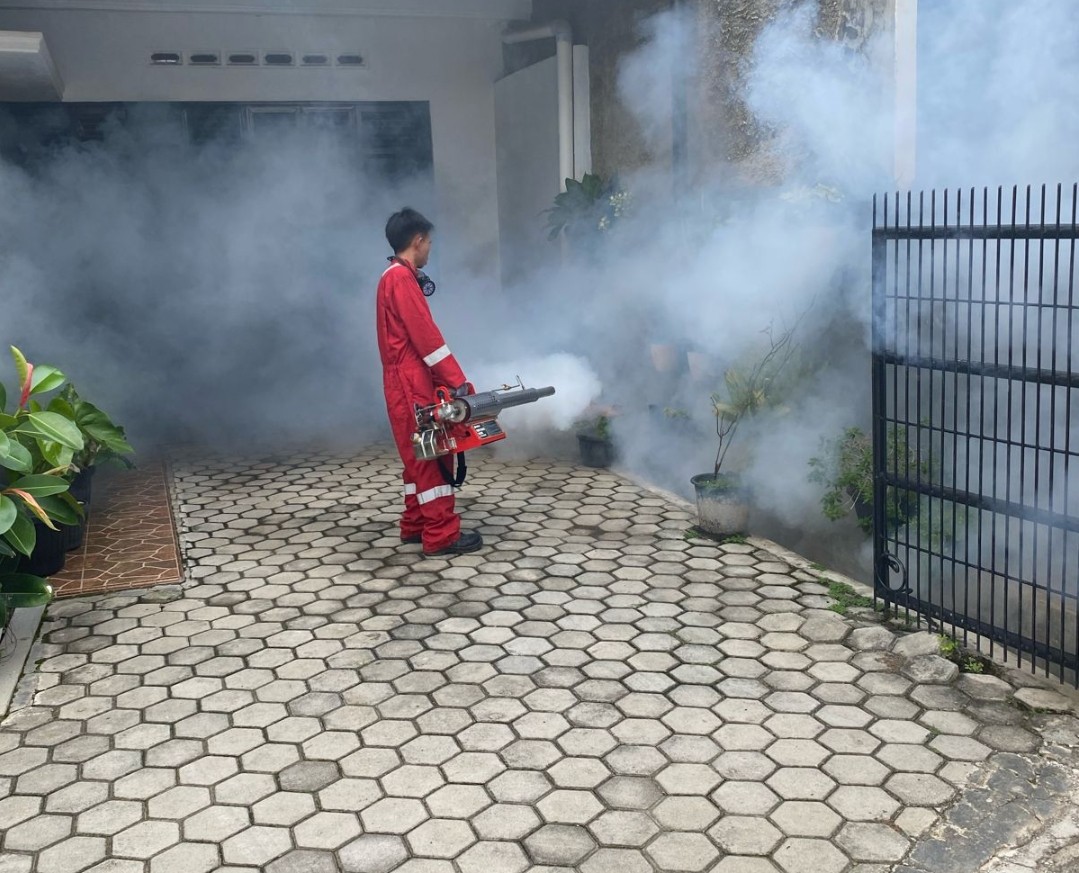 Gerak Cepat Tim Iqbal Ardiansyah Tangani DBD Dengan Fogging Gratis