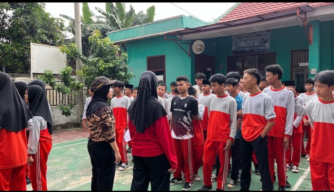 Keseruan Mahasiswi Unila Maya Belajar Pramuka di Kampus Mengajar