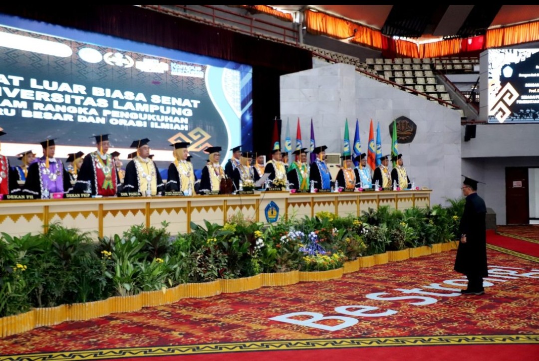 Unila Kukuhkan Syarief Makhya sebagai Guru Besar