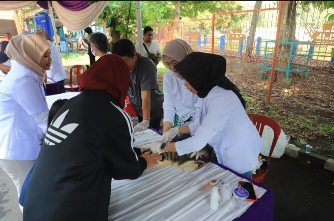 FP Unila Bersama Badan Karantina Lampung dan PDHI Gelar Vaksin Gratis