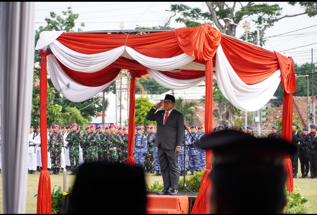 Penjabat Gubernur Lampung, Samsudin, Pimpin Upacara Hari Pahlawan 2024