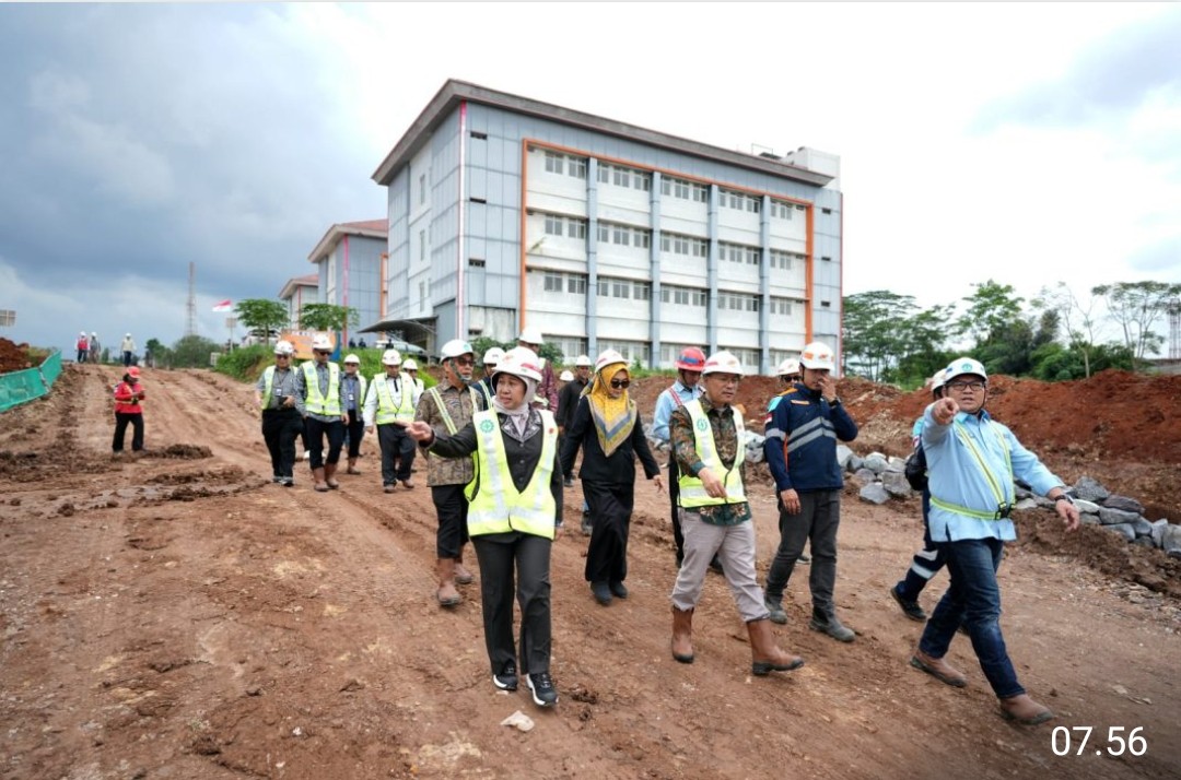Sekjen Kemendikti dan Dirjen Dikti Tinjau Progres Pembangunan RSPTN Unila