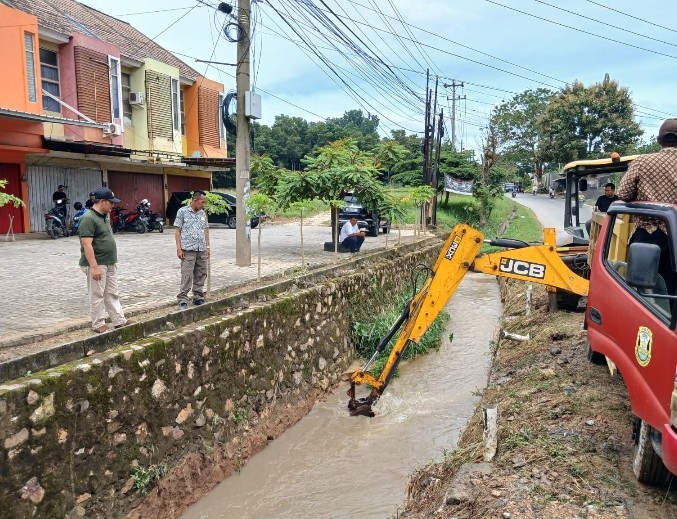 Pemkot Bandar Lampung Kerahkan Alat Berat Keruk Lapisan Sedimen Sejumlah Sungai