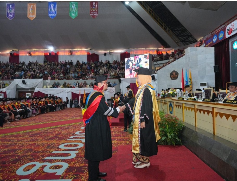 Unila Gelar Wisuda Periode VII 2024/2025 dengan 1.089 Lulusan