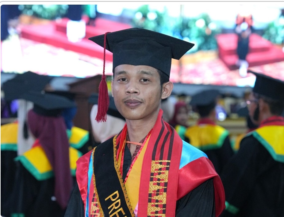 Nur Hamzah Raih Lulusan Terbaik I Magister Unila dengan Skor 350