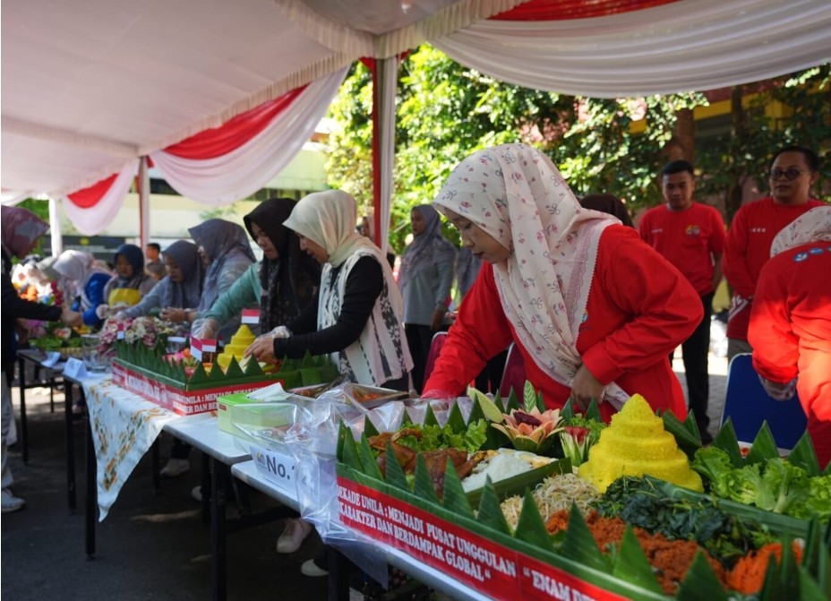 Unila Meriahkan Dies Natalis ke-60 dengan Lomba Tumpeng dan Permainan Tradisional