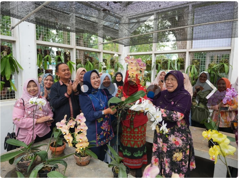 Rektor Resmikan Rumah Kaca Anggrek, Wujud Komitmen Konservasi dan Inovasi