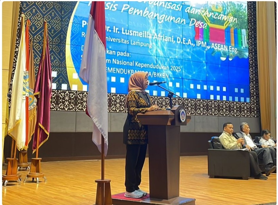 Rektor Narasumber Simposium Nasional Kependudukan 2025 di UNP