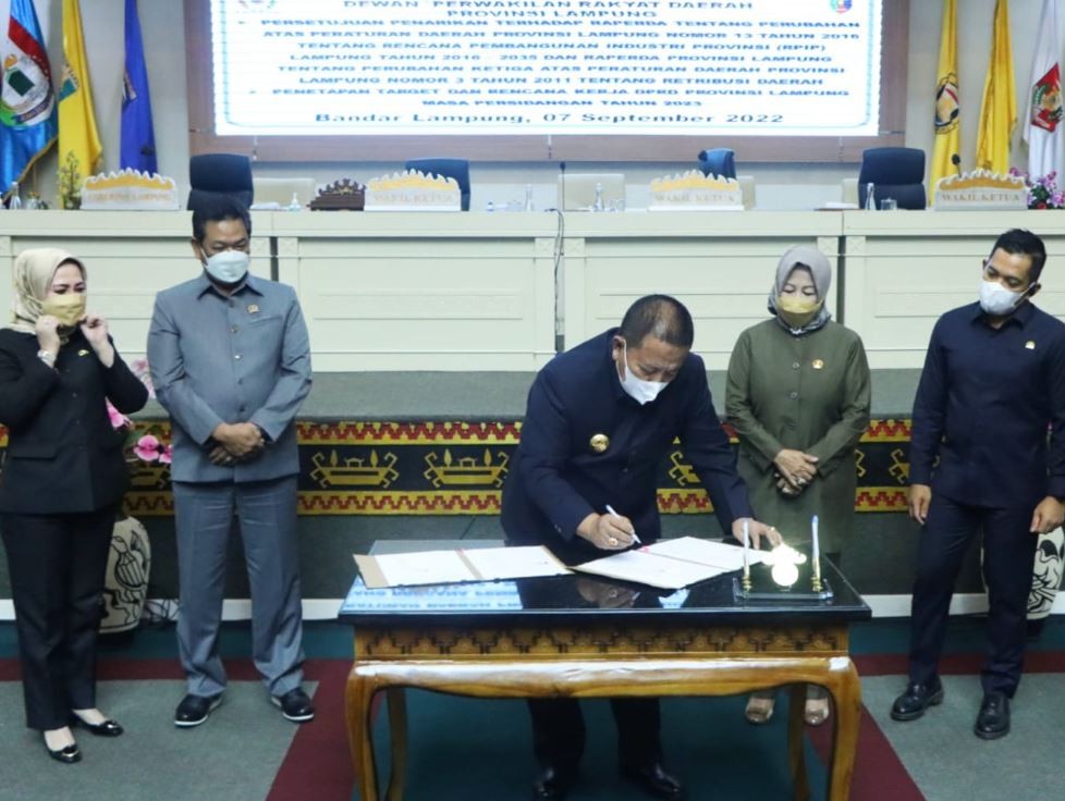 Pimpinan DPRD Provinsi Lampung Tandatangani Nota Kesepakatan Kebijakan Umum APBD dan PPA Sementara
