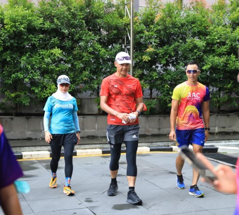 Balon Presiden 2024 Ganjar Pranowo dan Istri Meriahkan Lari Pra Run Aganist Cancer 2023