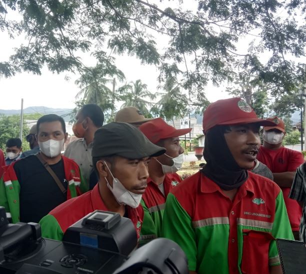 Merasa Dipecat Sepihak, 10 Tenaga Kebersihan Pemkot Bandar Lampung Cari Keadilan