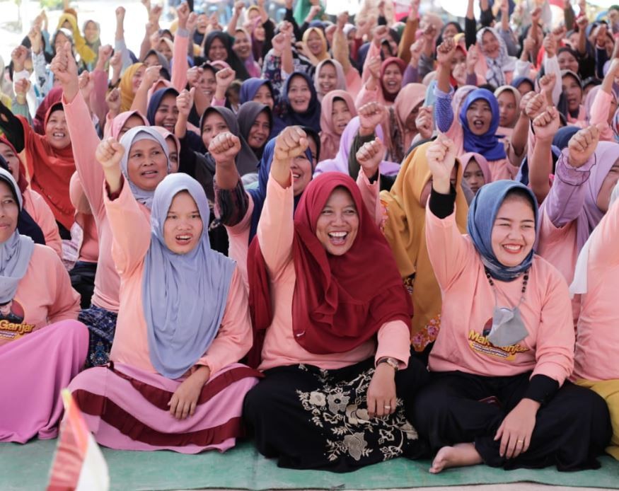 Sukarelawan Mak Ganjar Serahkan Bantuan Sumur Bor Bagi Warga Lampung