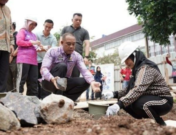 Walikota Eva Dwiana hibahkan Rp 3,9 miliar guna pembangunan Gedung Peradilan Semu FH Unila