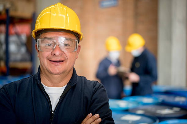 Alasan Industri Akrilik Bergantung pada Distributor Methyl Methacrylate Monomer