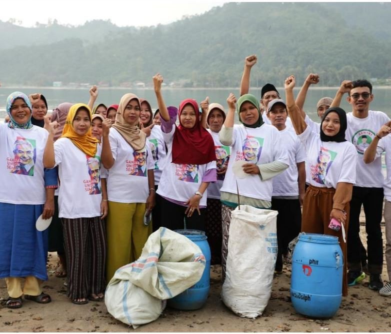 Santri Ganjar Ajak Jemaah Majelis Taklim Jaga Ekosistem Laut di Pesisir Tanggamus