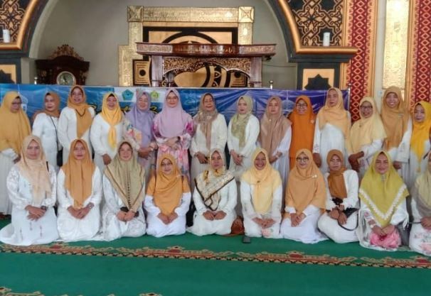 Nanda Indira Dendi menghadiri Bhakti Sosial yang digelar oleh Gabungan Organisasi Wanita