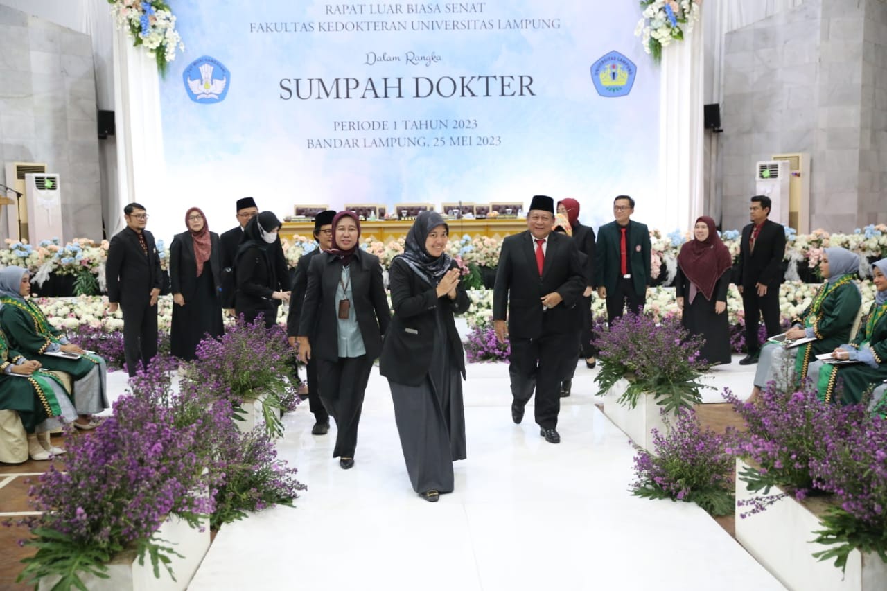 Wagub Chusnunia Hadiri Rapat Senat Luar Biasa Pengambilan Sumpah Dokter  Universitas Lampung