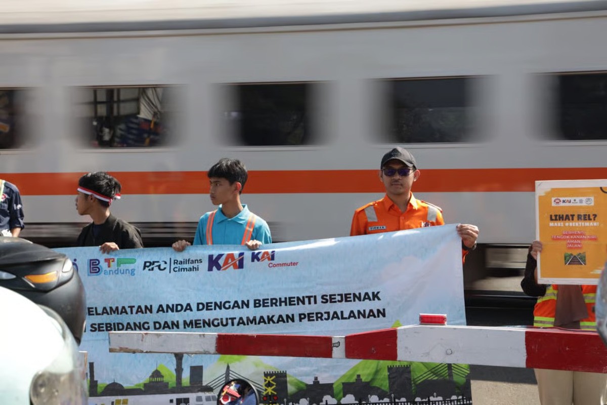 Daop 2 Bandung Himbau Pengguna Jalan Wajib Berhenti Sesaat Sebelum Melintasi Perlintasan Sebidang