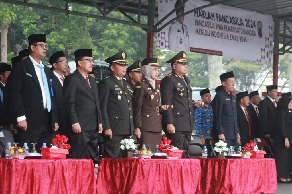 Peringati Hari Lahir Pancasila Wakil Ketua II DPRD Lamsel Bacakan Teks Pembukaan UUD 1945
