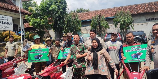 Pemkot Bandar Lampung Salurkan Bantuan 5 Hand Tractor kepada Petani